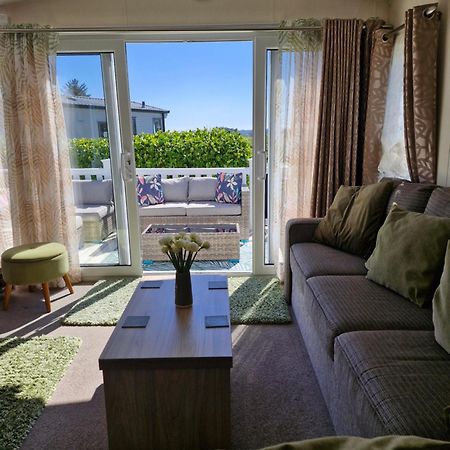 Beautiful 2 Bedroom Caravan, Holiday Park Tenby Saint Florence Eksteriør billede