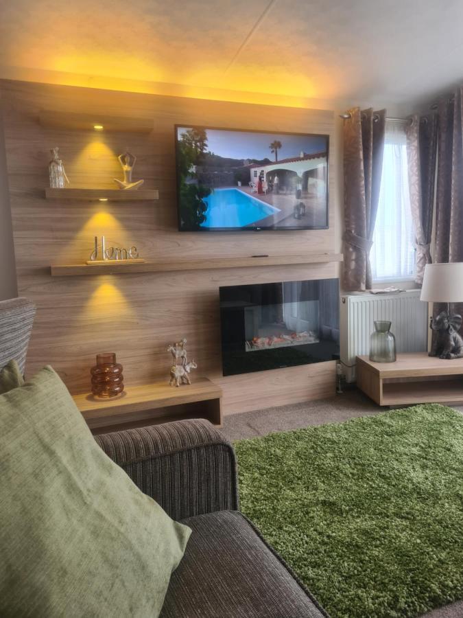 Beautiful 2 Bedroom Caravan, Holiday Park Tenby Saint Florence Eksteriør billede