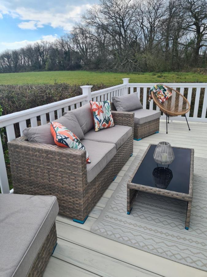 Beautiful 2 Bedroom Caravan, Holiday Park Tenby Saint Florence Eksteriør billede