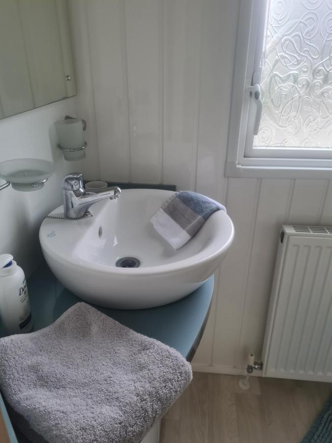 Beautiful 2 Bedroom Caravan, Holiday Park Tenby Saint Florence Eksteriør billede