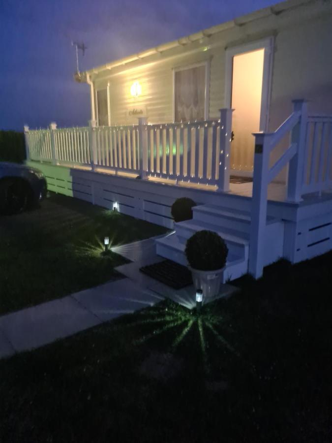 Beautiful 2 Bedroom Caravan, Holiday Park Tenby Saint Florence Eksteriør billede