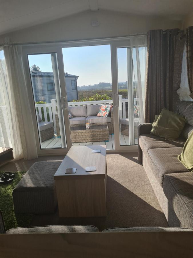 Beautiful 2 Bedroom Caravan, Holiday Park Tenby Saint Florence Eksteriør billede