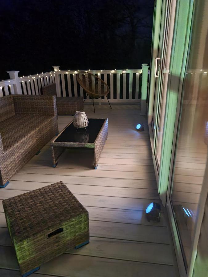 Beautiful 2 Bedroom Caravan, Holiday Park Tenby Saint Florence Eksteriør billede