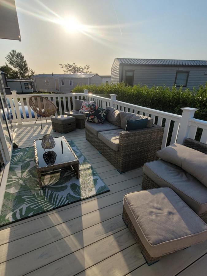 Beautiful 2 Bedroom Caravan, Holiday Park Tenby Saint Florence Eksteriør billede