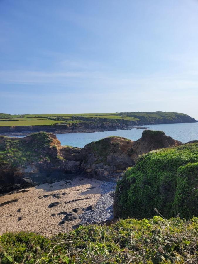 Beautiful 2 Bedroom Caravan, Holiday Park Tenby Saint Florence Eksteriør billede