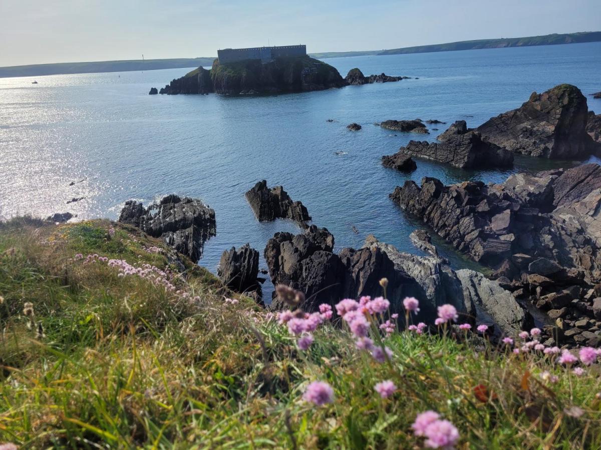 Beautiful 2 Bedroom Caravan, Holiday Park Tenby Saint Florence Eksteriør billede