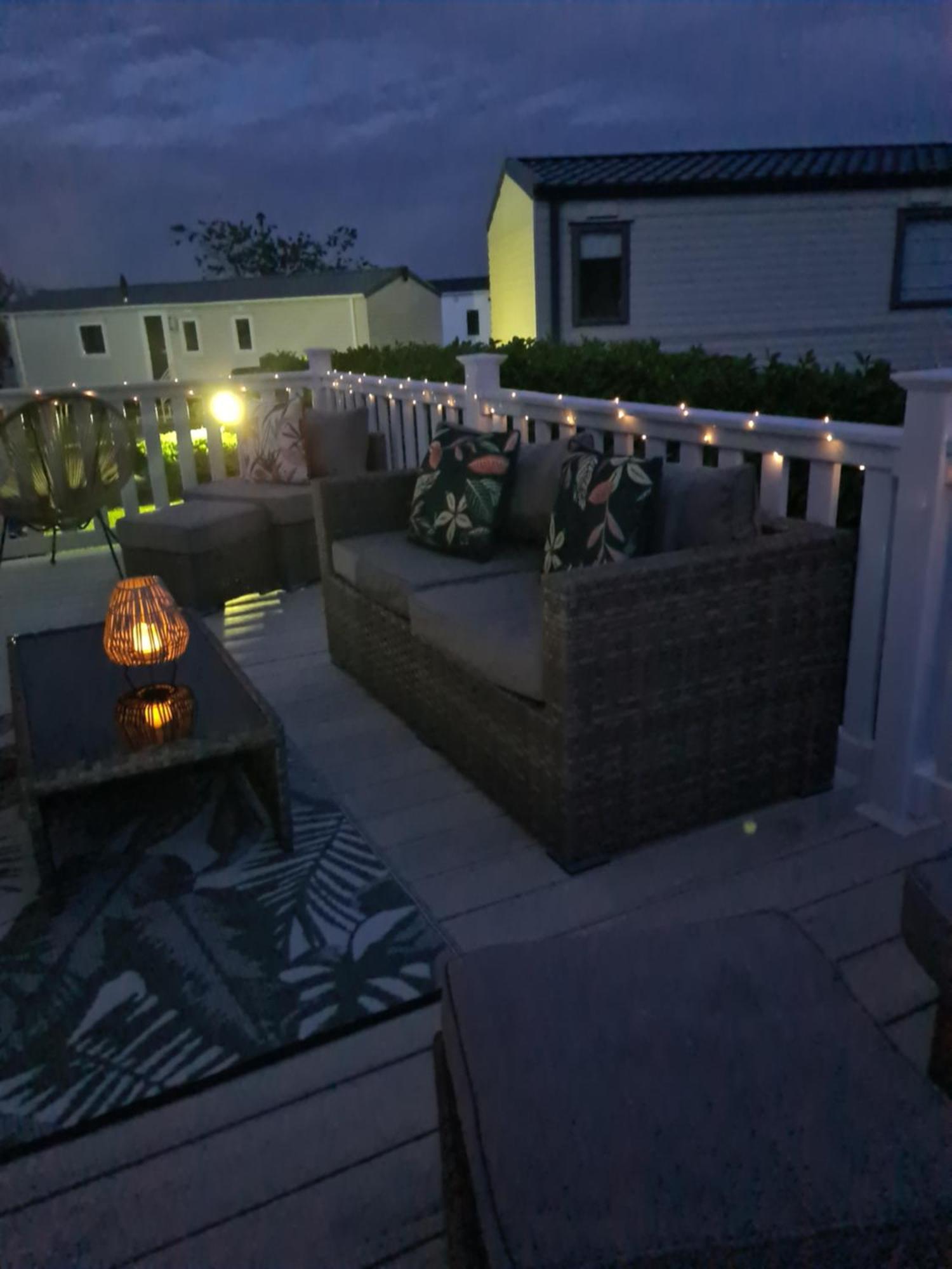 Beautiful 2 Bedroom Caravan, Holiday Park Tenby Saint Florence Eksteriør billede